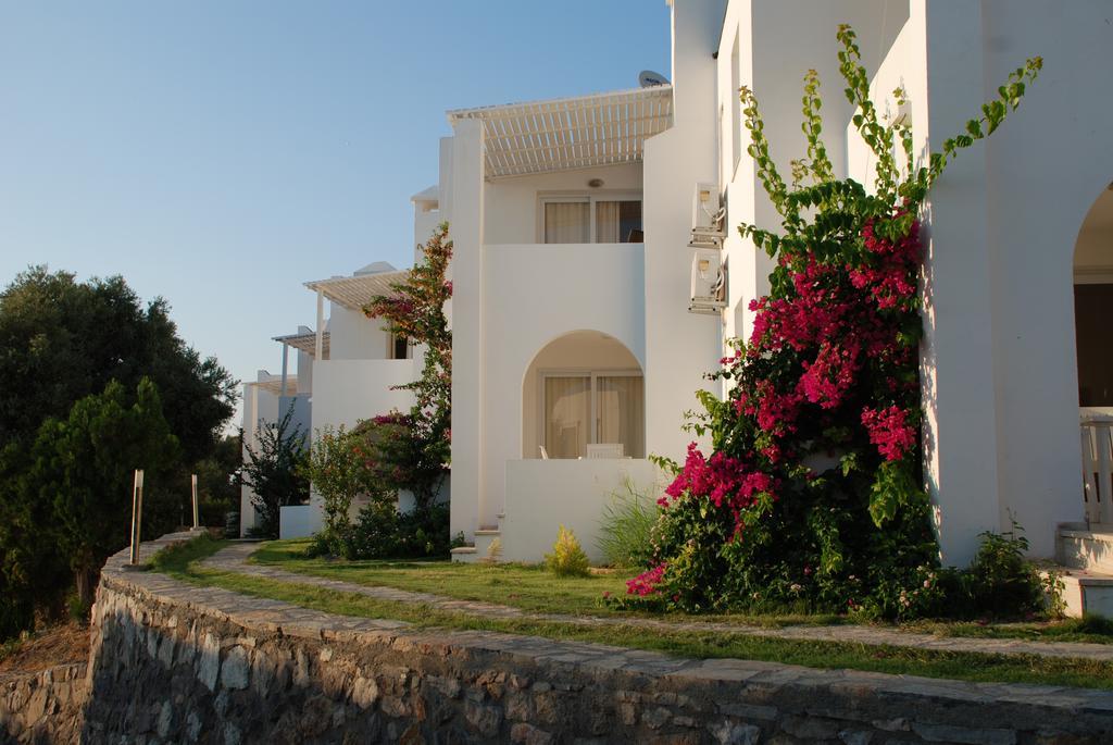 Vega Aparts Aparthotel Gumusluk Exterior photo